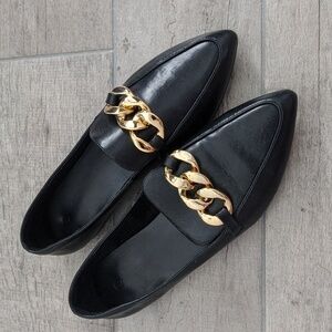 Woman's Black Flats with Large Chain Size 8.5